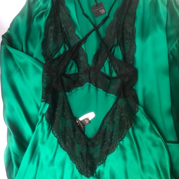 Victorias Secret Holiday Emerald Green Silk Robe and Satin & Lace Slip - S - NWT - Picture 10 of 12
